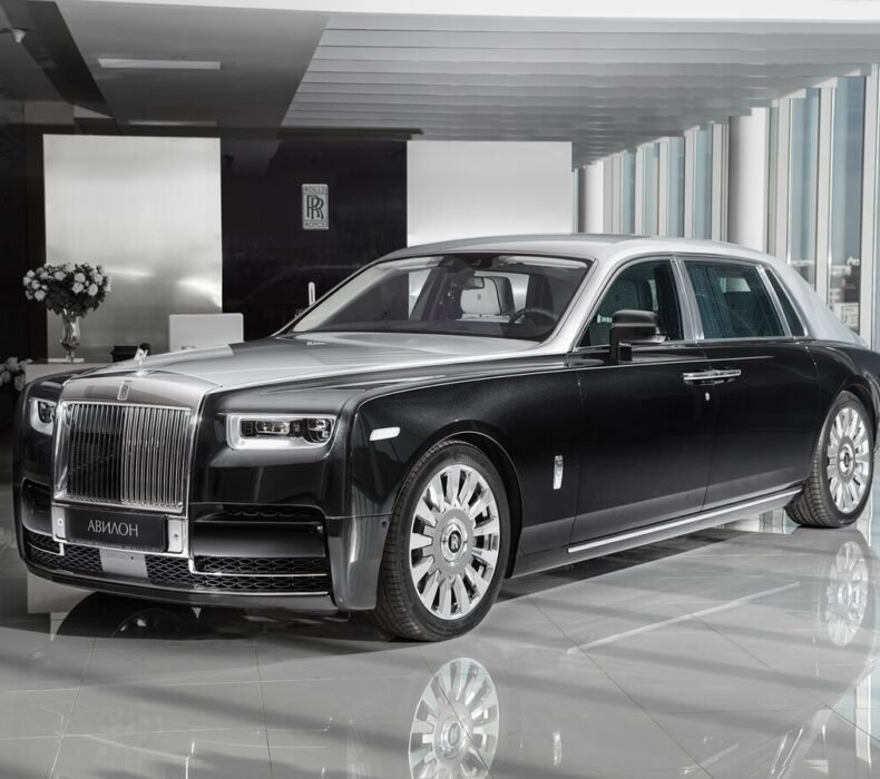 The Timeless Allure of the Rolls-Royce Phantom Classic in Business