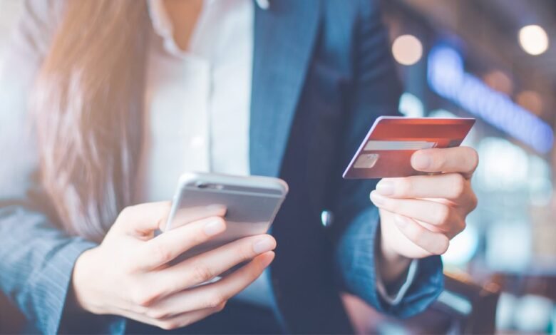 Streamlining Your Finances: The Top 5 Advantages of Managing Credit Cards with Mobile Apps