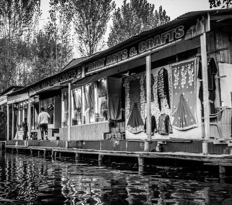 Top Reasons To Exploring Kashmir Famous Handicrafts And Local Art