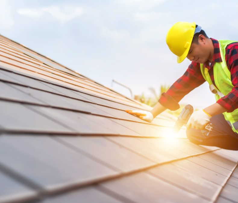Enhancing Home Exteriors: Choosing the Right Residential Roofing Contractor and Siding Options